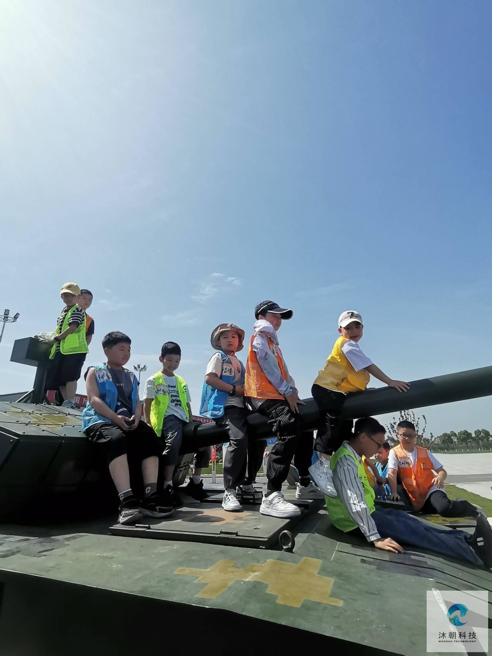 UQlPKIfOYDs_8QidLfq64C_cuIT9_sd1yaxudJcPlQujXpjKTiIXzlHm29Kv_ZVt