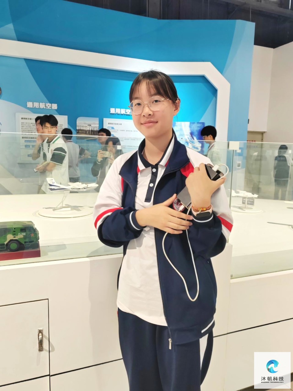 1IHuow2kM232tX-stWe9CH0lpH12LshLVr6vOK1NiCdMrkoUC0IYKybagfR1xrBT