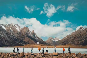 【元旦活动】｜12.31-1.3｜绝美蓝冰秘境.莲宝叶则+鹧鸪山滑雪3.5日游（4-8人商务团）