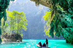 12.22-29【小众广西】三娘湾•粉色海豚 | 秘境峒那屿湾|  三门海 | 浩坤湖 |防城港• 东兴口岸（温暖过冬）