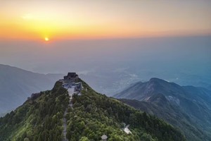 转发后特价358起！4.17晚-4.20【三月三假期】南岳衡山，登高望远｜烧香祈福