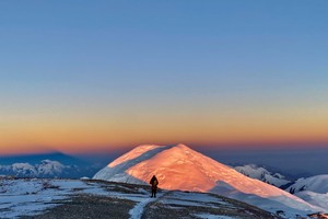 列宁峰7134米攀登