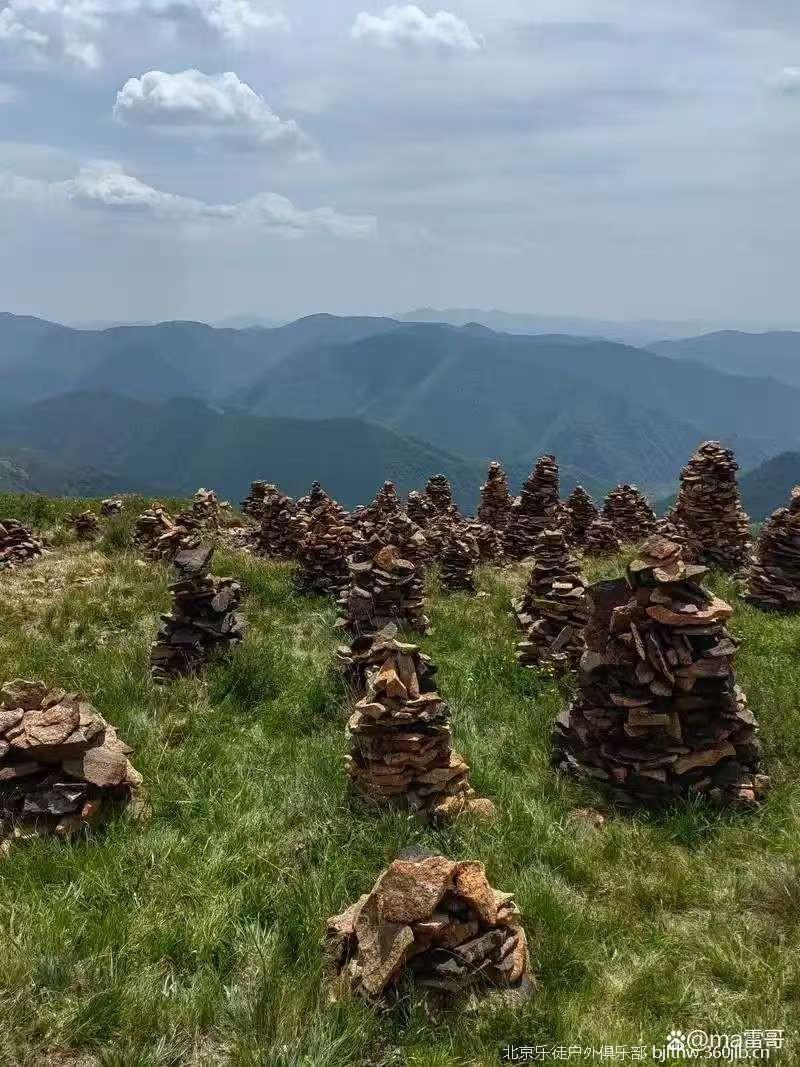 东猴顶的玛尼堆群