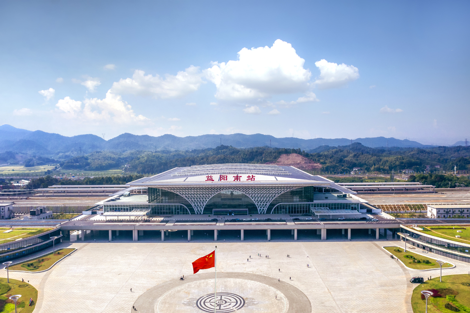 益阳南站（熊学武 摄）