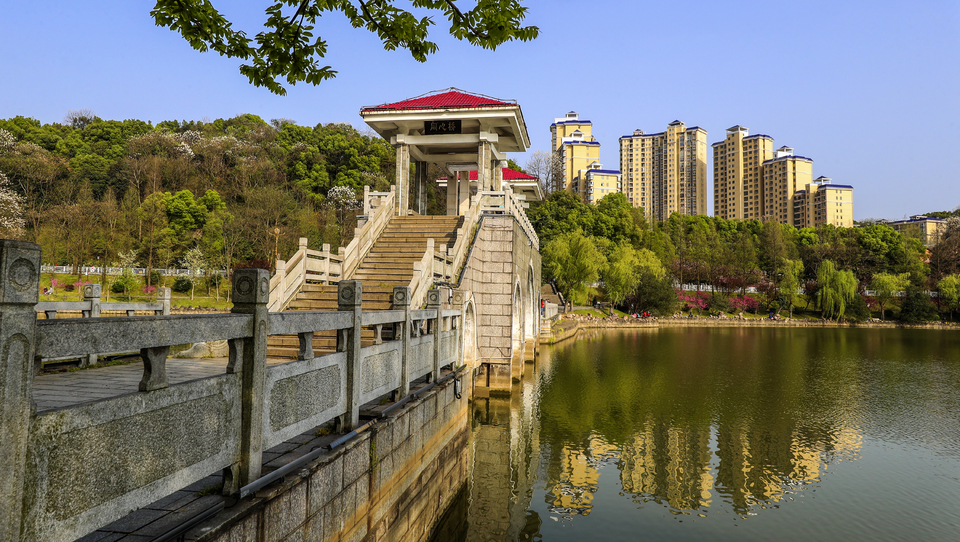 秀峰公园（周凯军 摄）