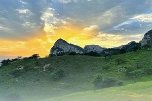 华阳草甸丨二星新手必玩路线丨秦岭“小瑞士”大草甸丨山顶品美味火锅