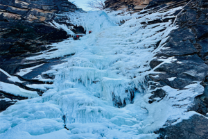 【元旦天天发团】大坝沟绝美冰瀑丨二星新手必玩路线丨仰望百米冰川领略秦岭冰雪世界丨精美火锅一顿、含景区门票