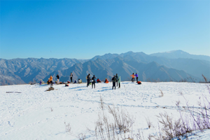 【元旦天天发团】凤凰山赏雪景丨三星新手进阶路线丨冬季限定冰雪世界丨登顶一览秦岭壮阔丨精美火锅一顿