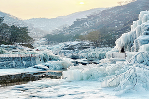 2.14【周六】丨金龙峡冰崖飞瀑冰雪节丨二星新手必玩路线丨打卡秦岭小冰岛＋观赏巨型冰龙瀑布丨含景区门票