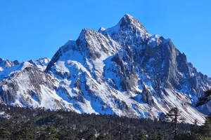【孔雀山3日】| 云南秘境徒步孔雀山+沙溪古镇+走进白马雪山的秋天，漫山遍野盛开着野花的高山湖泊秘境