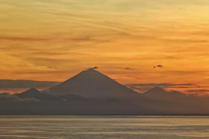 【印尼火山徒步6日】｜印尼林贾尼火山徒步，火山之上，碧海之间，十大经典徒步路线之一，南半球最美火山