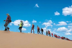 【沙漠徒步4日】| 经典腾格里沙漠4天3晚“五湖穿越”52KM徒步，用脚步丈量世界，感受一沙一世界的阿拉善圣地