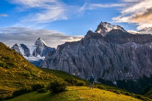 【亚丁转山7日】| 川西顶级徒步线路——亚丁大转山徒步穿越7日，提供登山杖+丰富营地餐+应季水果+纪念奖牌+庆功宴
