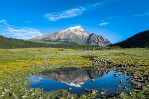 【格聂环线6日】| 38km徒步不露营10人小团：寻川西最美花海，探索沙鲁里山脉最高峰，提供登山杖+头巾+无自然单房差