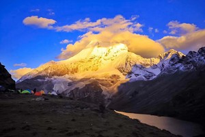 【亚丁大转山9日】| 探访滇川藏交界神山秘境，360°环亚丁三神山徒步活动，赠送高额旅行意外险，免费行李托运+应急氧气