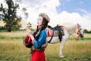 越野旅拍团【稻亚秘境7日】| 2-4人小团——红海子、格底拉姆、稻城亚丁、理塘、甲根坝、塔公草原、四姑娘山双桥沟