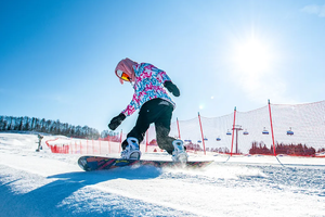 雪域伊犁丨7天6晚丨6人团丨乌鲁木齐-丝绸之路滑雪-赛里木湖环围炉煮茶+轻旅拍-那拉提自驾-天鹅泉-安集海大峡谷