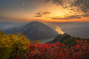 【秋徒三峡4日】| 三峡徒步赏红叶之美，朝发白帝城，登三峡之巅，高标4钻酒店无自然单房差，开启一场玩转三峡的红叶之旅