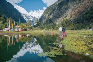 【精华雨崩4日】| 8人商务小团——看飞来寺日照金山+雨崩神瀑/冰湖徒步体验+尼龙峡谷户外纯玩旅行