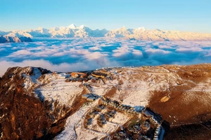 【牛背山2日】| 牛背山轻户外2-8人精品小团，绝美云海与壮丽山河的碰撞，近距离看贡嘎雪山之美，亚洲最大360度观景平台