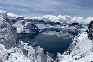 雪漫长白  长白山天池+雪地摩托+雪岭+马拉爬犁+粉雪畅滑+雪绒花木屋火锅+雪人军团+雾凇漂流+民俗园旅拍6日游