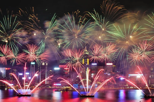 2026年2月18日-19日，大年初二香港迎新春烟花汇演+港岛径龙脊+大浪湾+长洲岛+南丫岛