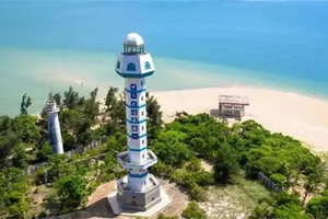 2026年02月18日-20日，湛江高铁游，住南极村、行摄菠萝的海，探访硇洲岛、珊瑚保护区、打卡湖光岩、赤坎老街、灯楼角