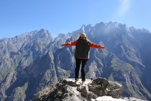 虎跳峡景区+高路精华路段徒步（一天行程）