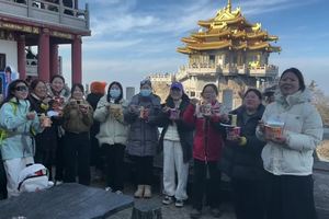 远赴人间惊鸿宴，老君山上吃泡面！