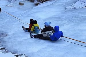 1.31（周六）冬冻台徒步丨打卡济南最大的百米天然冰瀑，冬天怎么能少的了打出溜滑~（拓路者赞助物资）