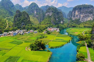 春节【柳州河池3天】小众秘境广西“仙本那”河池三门海，棉花天坑，梧州骑楼城，柳州夜景美食！