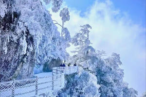 周末/春节【冰雪莽山2天】 漫步悬空栈道、观莽山云海冰挂雾凇、行摄最美碧水丹霞高椅岭、夜游裕后街