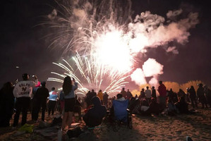 特惠398！【惠东过大年】看妈祖文化非遗盛宴，海边篝火晚会，海边赏烟花，体验海边赶海，入住海景房，邂逅双月湾最美日落、畅