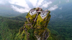 2-12人VIP团【每周五集合】高铁出发世界遗产梵净山 凤凰古城 沱江夜景 湘西风情 三天