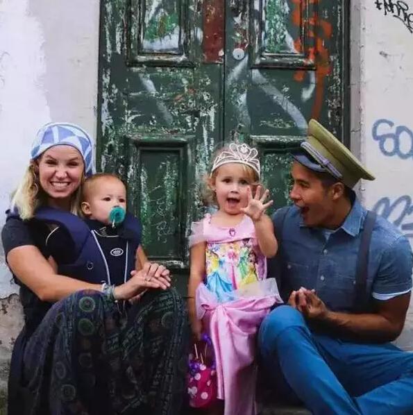 他25岁赚了3.5亿,却卖掉房子,带着妻儿全世界流浪