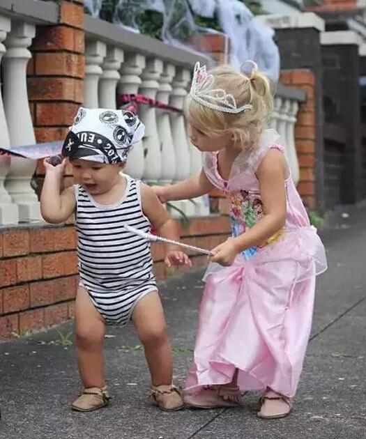 他25岁赚了3.5亿,却卖掉房子,带着妻儿全世界流浪