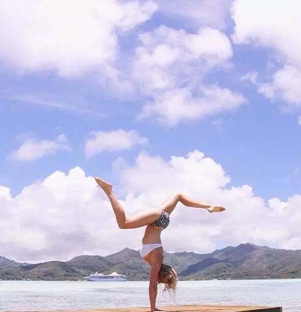 他25岁赚了3.5亿,却卖掉房子,带着妻儿全世界流浪