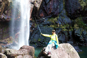 10月27日戏九龙飞瀑，赏石盘山景