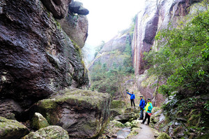 11月10日驴走新昌！牛背山上看秋冬，石狗洞下有风景