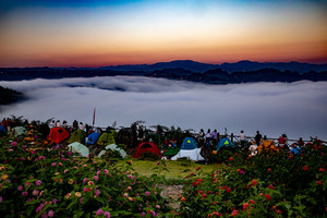 国庆自驾露营 | 10月1日带你去云上人家看最美的云海，火爆报名中