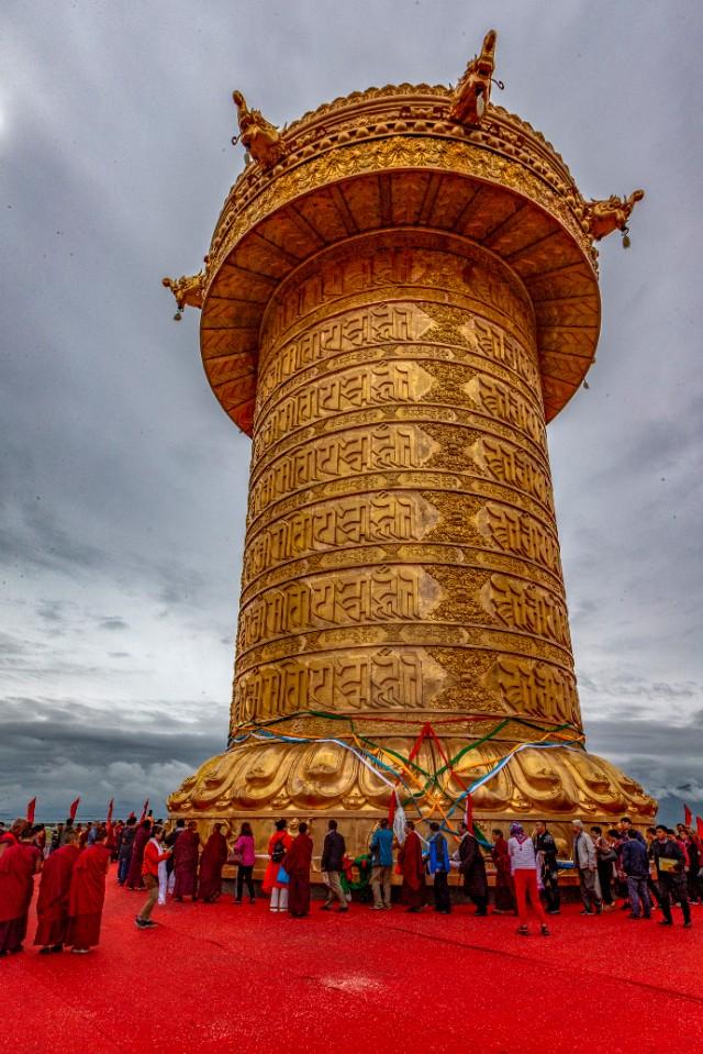 甘南藏族最大转经筒(世界最大的转经筒在甘南玛曲娘玛寺落成)(6)