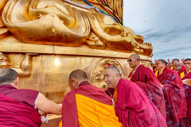 甘南藏族最大转经筒（世界最大的转经筒在甘南玛曲娘玛寺落成）(3)