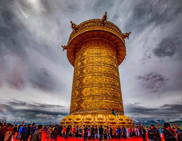 甘南藏族最大转经筒(世界最大的转经筒在甘南玛曲娘玛寺落成)(7)