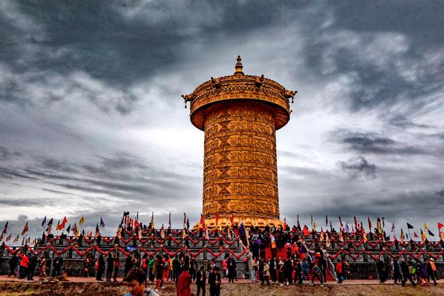 甘南藏族最大转经筒(世界最大的转经筒在甘南玛曲娘玛寺落成)(10)