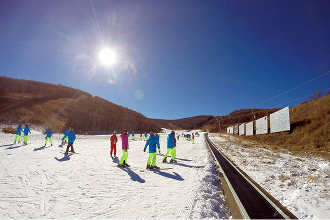 【长城岭滑雪场】 河北省局崇礼高原训练基地位于张家口市崇礼县省级