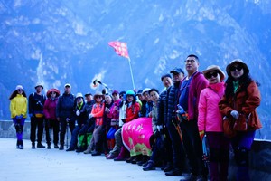 2026年11月21-30号 国内顶级徒步路线，雄奇虎跳峡，古老石头城、天堂雨崩村徒步、一生中必走一次！