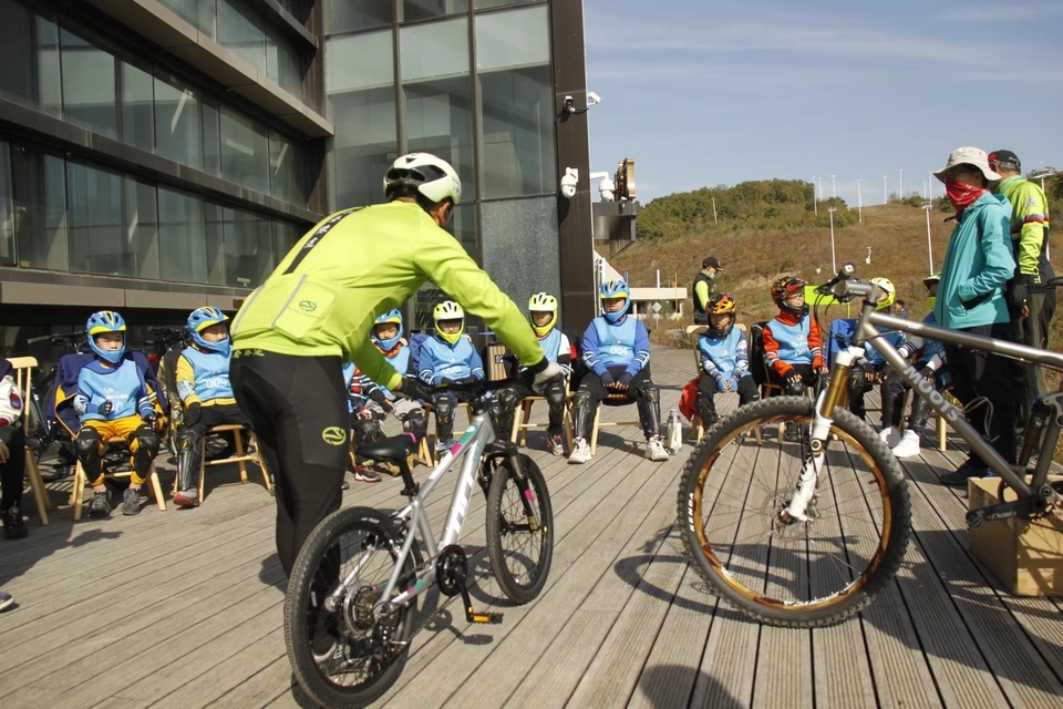 0AaCC3-wFstmSyVhzQjmReQdlde4SasnnXmZ0SVD2fJGvdHUyabTs-ryxlIE9ZOB