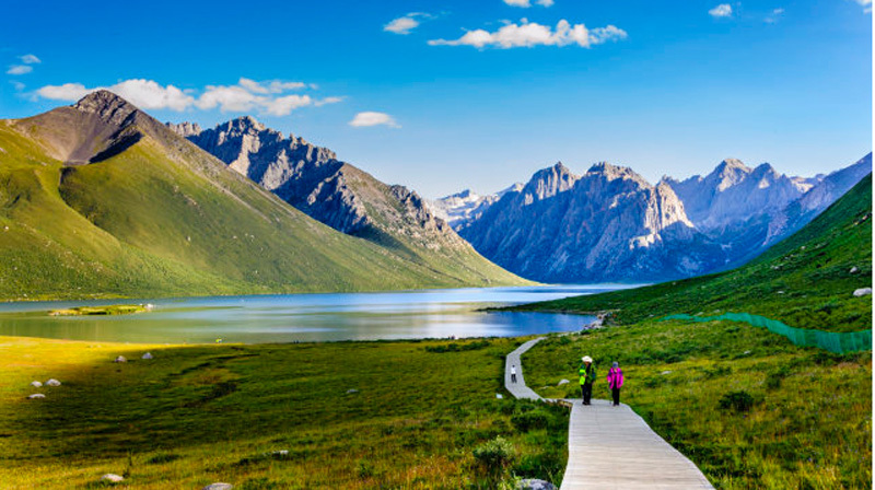 九色甘南— —莲宝叶则/扎尕那村/九曲黄河第一湾/若尔盖花湖/拉卜楞