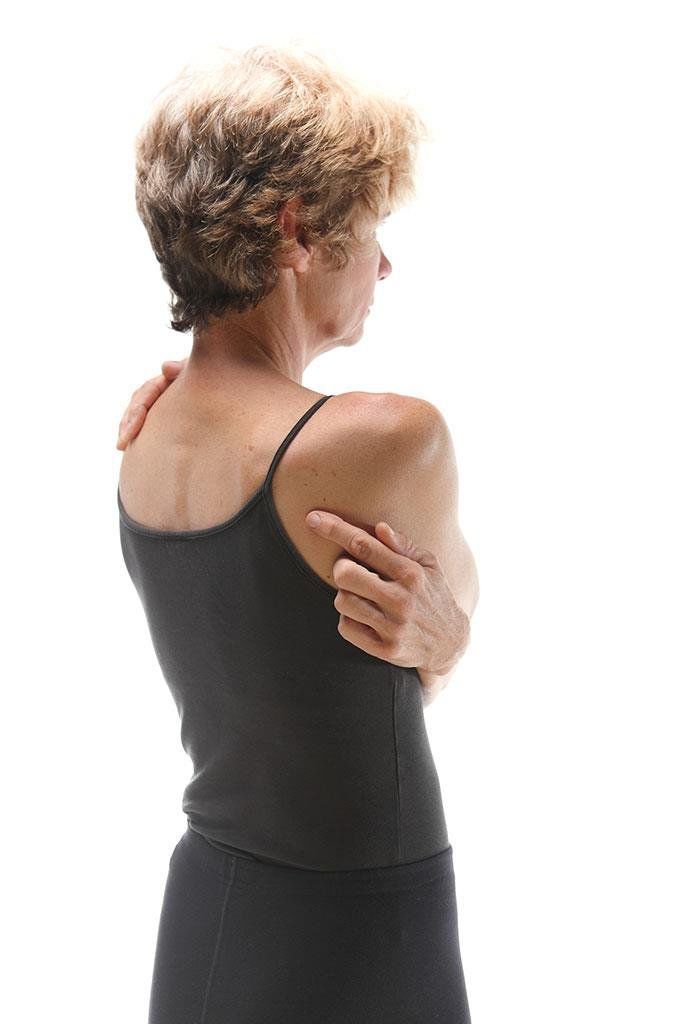 肩膀酸痛难忍4个舒缓点教你如何缓解