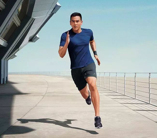 彭于晏张钧甯代言adidas全新clima系列